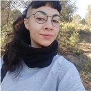 Estudiant universitària per a fer classes de repàs de primària i ESO